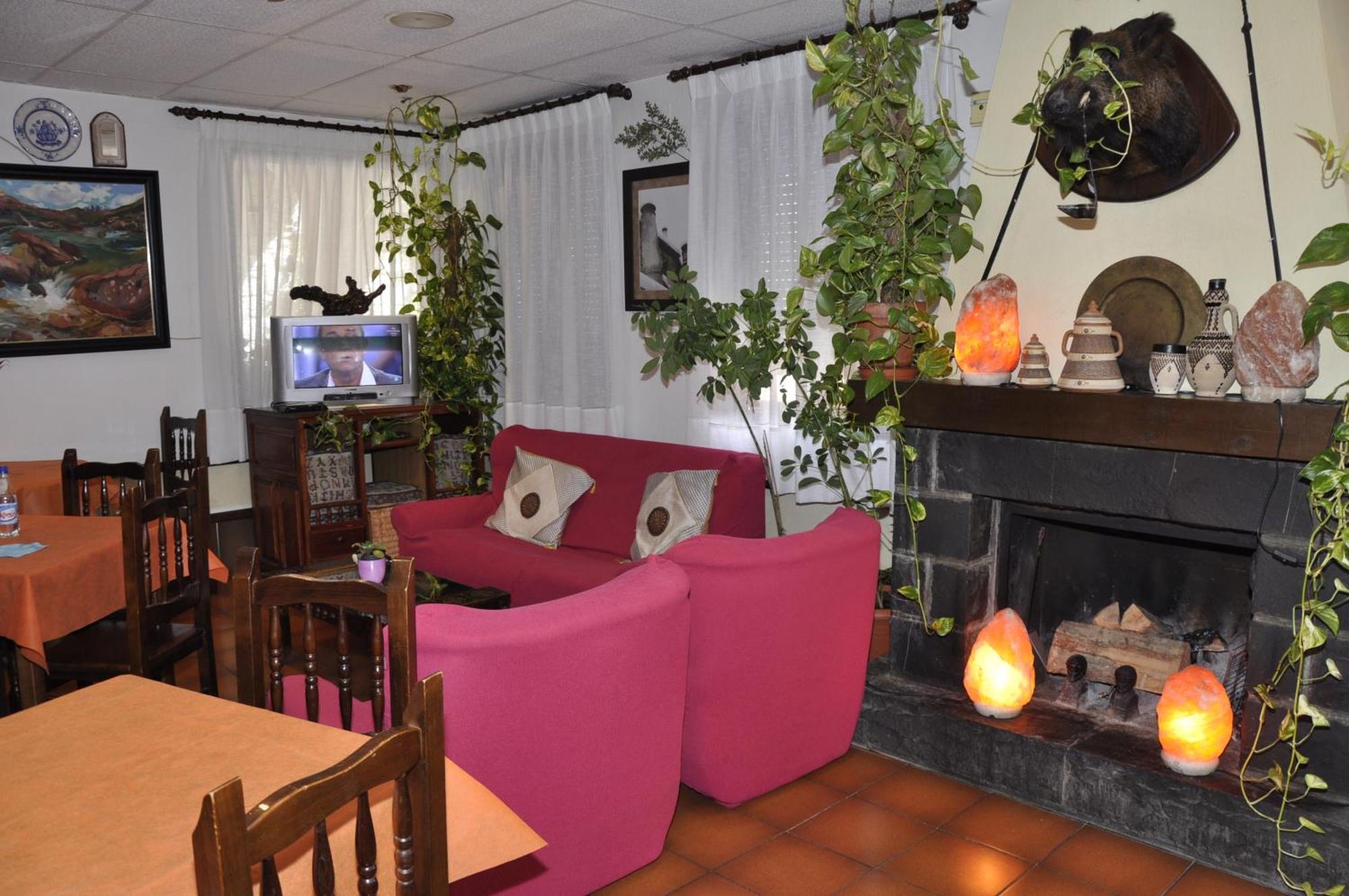 Hotel Castillo D'Acher Siresa エクステリア 写真