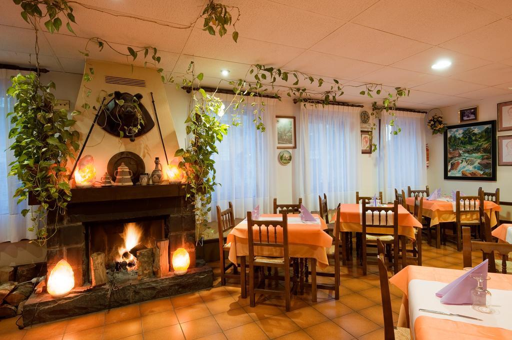 Hotel Castillo D'Acher Siresa エクステリア 写真